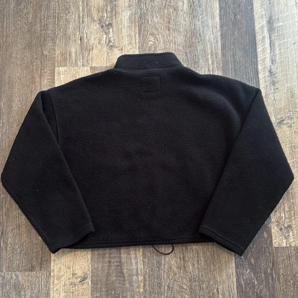 American Eagle Cropped Black Sherpa Fleece Sweatshirt Sweater Top Women’s Medium - Picture 11 of 11